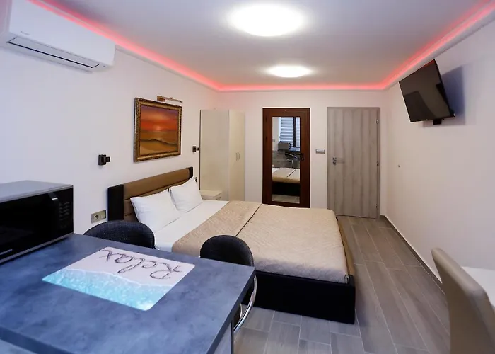 Deluxe 2 Center * Бургас