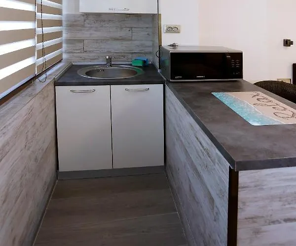 Deluxe 2 Center Бургас